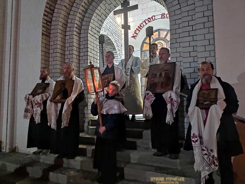 Участники крестного хода в Барнауле