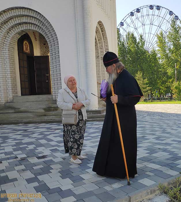 Епископ Сава (Чаловский) с Ольгой Иллирионовной Нехаевой в Барнауле