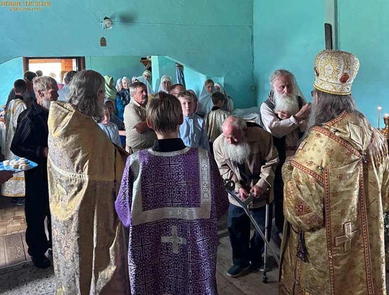 Ограждение крестом в старообрядческом храме в Замульте