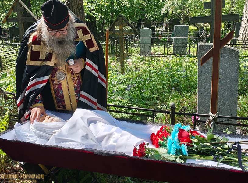 Епископ Сава (Чаловский) у гроба Александра Болотова в Новосибирске, 2026