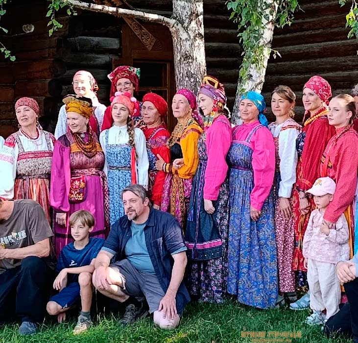 В русских костюмах в Верх-Уймоне