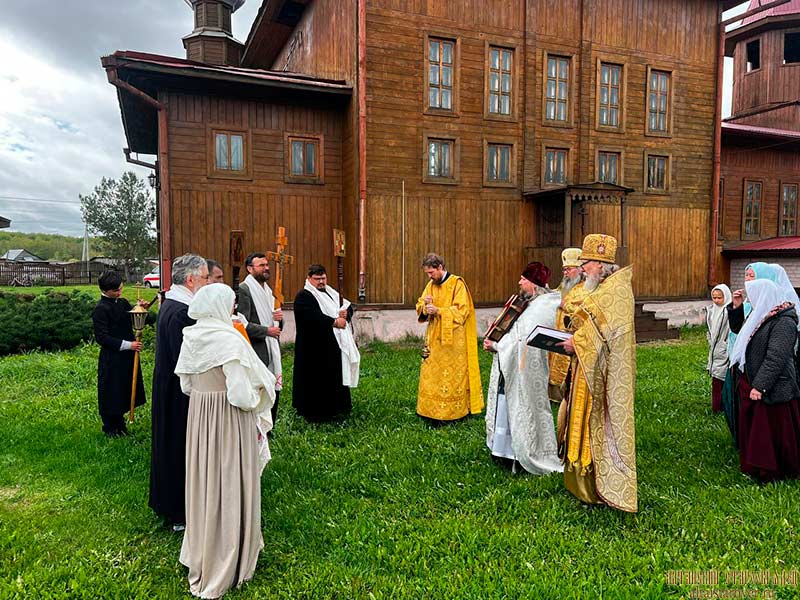 Престольный праздник в Залесово: молебен возле храма